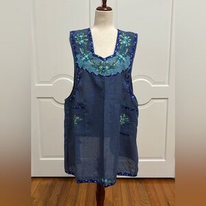 One of a Kind Traditional Oaxaca Apron  with pockets and flower Embroidery.Large